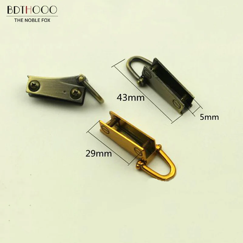 2pcs Shoulder Bags Clip Hanging Connector Chain Buckles Left and right lifting ears Metal Bag Side D Buckle For Bag Accessories
2pcs Shoulder Bags Clip Hanging Connector Chain Buckles Left and right lifting ears Metal Bag Side D Buckle For Bag Accessories