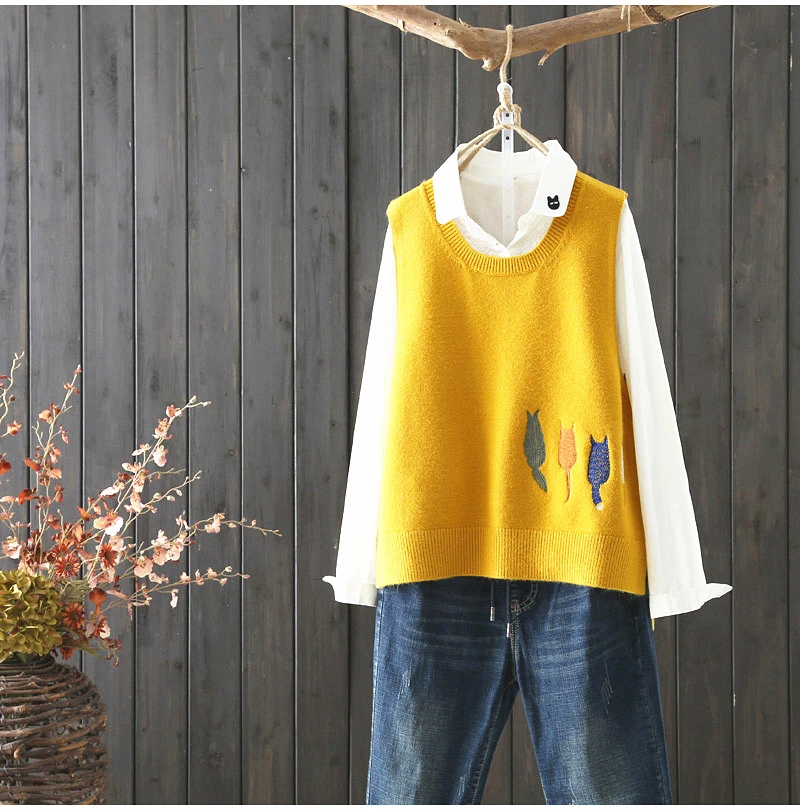 2020 New Fashion Autumn Winter Korean Style O Neck Knitted Vest Sleeveless Sweater Women Pullovers Plus Size Casual Sweater Vest 
2020 New Fashion Autumn Winter Korean Style O Neck Knitted Vest Sleeveless Sweater Women Pullovers Plus Size Casual Sweater Vest
