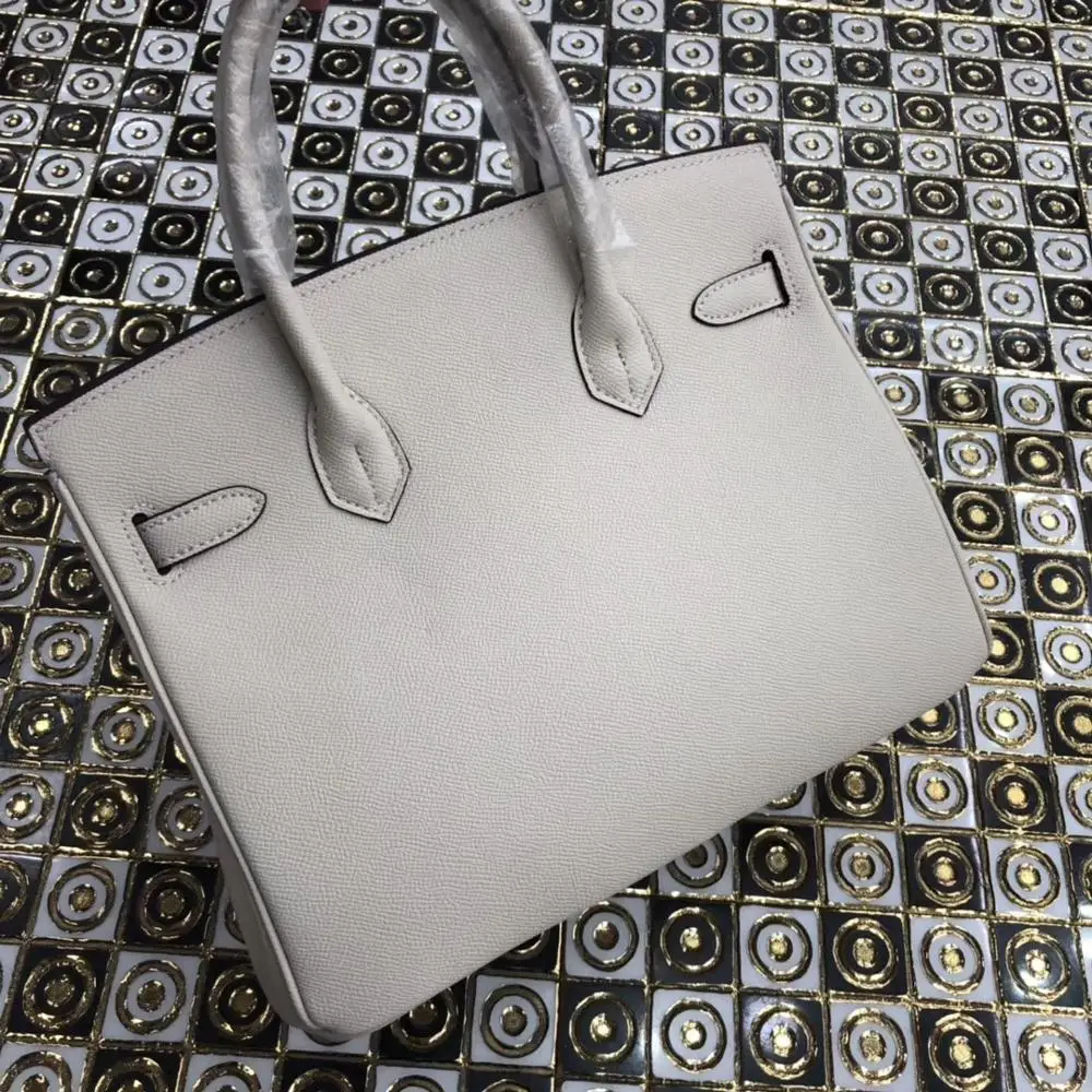 free shipping 2019 the new style gold hardware palmprint genuine cow leather women handbag 2 size 9 color BK bag
free shipping 2019 the new style gold hardware palmprint genuine cow leather women handbag 2 size 9 color BK bag