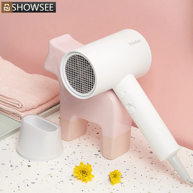 SHOWSEE A1-W Anion Hair Dryer Negative Ion Hair Care Professinal Quick Dry Home 1800W Portable Hairdryer Diffuser
SHOWSEE A1-W Anion Hair Dryer Negative Ion Hair Care Professinal Quick Dry Home 1800W Portable Hairdryer Diffuser