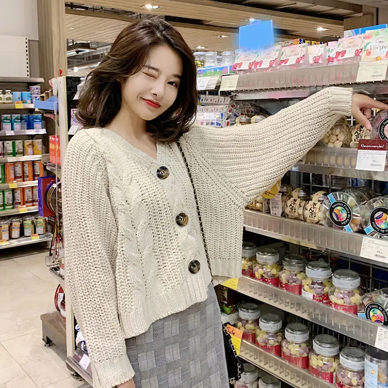Spring and autumn 2020 new Korean style loose sweater women's knitting cardigan coat spring and autumn lazy style top
Spring and autumn 2020 new Korean style loose sweater women's knitting cardigan coat spring and autumn lazy style top