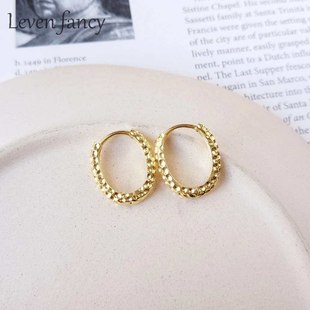 Small Golden Bean Circle Earrings Festive Wedding Hoop Earrings 925 Sterling Silver Cuff Huggie Cartilage Earrings for Women
Small Golden Bean Circle Earrings Festive Wedding Hoop Earrings 925 Sterling Silver Cuff Huggie Cartilage Earrings for Women