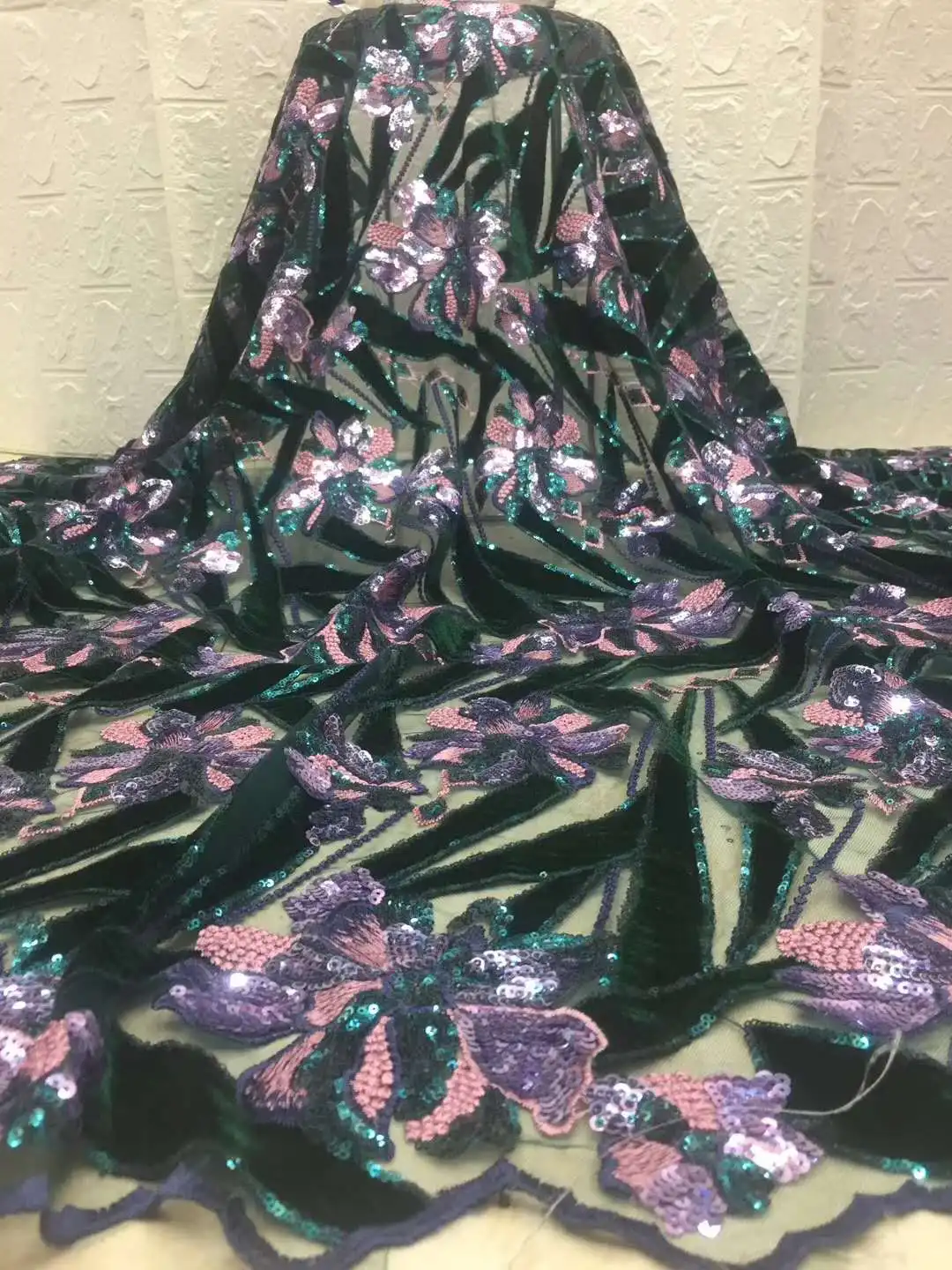 French mesh lace fabric 2020 high quality Nigeria African lace fabric sequin embroidered velvet lace party FJ3601
French mesh lace fabric 2020 high quality Nigeria African lace fabric sequin embroidered velvet lace party FJ3601