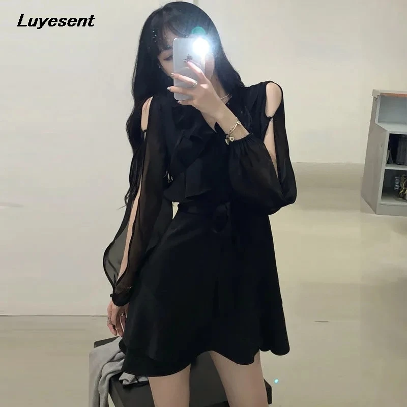 Women Sexy Lantern Long Sleeve Mini Dress 2022 Lady Elegant Belt Cross V Neck Ruffles Black White Dresses Party Harajuku Wear
Women Sexy Lantern Long Sleeve Mini Dress 2022 Lady Elegant Belt Cross V Neck Ruffles Black White Dresses Party Harajuku Wear