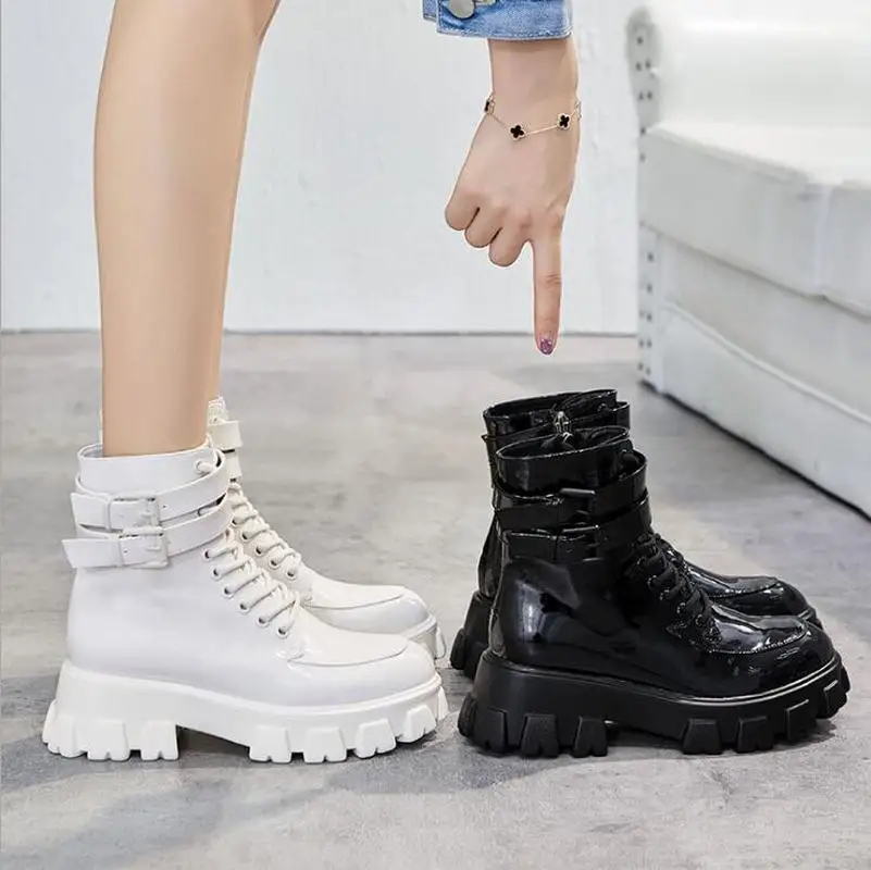 Casual Patent Leather Women's Motorcycle Boots Female High Top Wild Lace-up Platform Booties Ladies Chic Buckle Martin Boots 
Casual Patent Leather Women's Motorcycle Boots Female High Top Wild Lace-up Platform Booties Ladies Chic Buckle Martin Boots