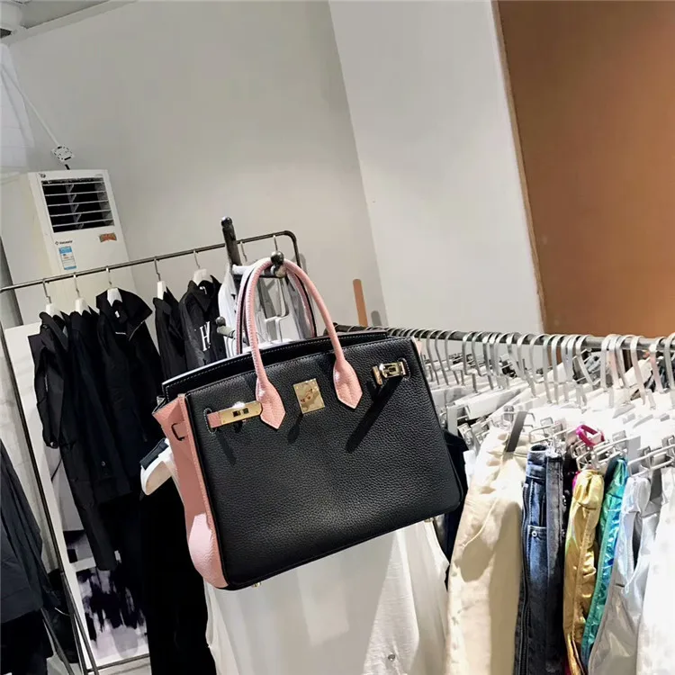 Genuine Leather Female Black Bump Powder Head Layer Cowhide Litchi Grain Hand Bill Of Lading Shoulder Bag
Genuine Leather Female Black Bump Powder Head Layer Cowhide Litchi Grain Hand Bill Of Lading Shoulder Bag