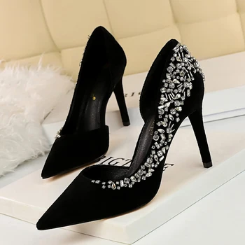 Bling Bling 2020 Spring New Women Classics Pumps Fashion Sexy Dress Flock Red Wedding Shoes Thin Heels Crytal High Heels
Bling Bling 2020 Spring New Women Classics Pumps Fashion Sexy Dress Flock Red Wedding Shoes Thin Heels Crytal High Heels