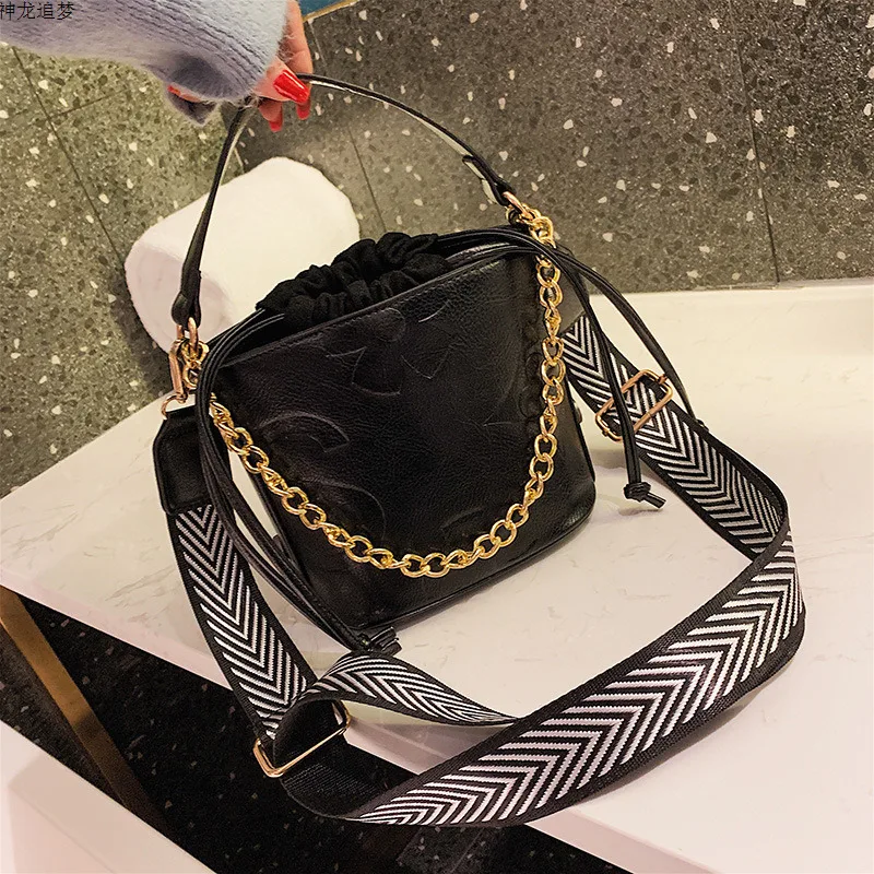 Female Bucket Chains Shoulder Crossbody Bags For Women 2020 Leather Luxury Handbags Brand Designer Ladies Hand Sling Sac A Main
Female Bucket Chains Shoulder Crossbody Bags For Women 2020 Leather Luxury Handbags Brand Designer Ladies Hand Sling Sac A Main