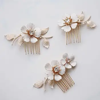 Wedding Hair Accessories 2020 Flower Leaf Hair Combs Clips Rhinestones Crystal Hairpins Head Pieces Bridesmaids Bridal Jewelry 
Wedding Hair Accessories 2020 Flower Leaf Hair Combs Clips Rhinestones Crystal Hairpins Head Pieces Bridesmaids Bridal Jewelry