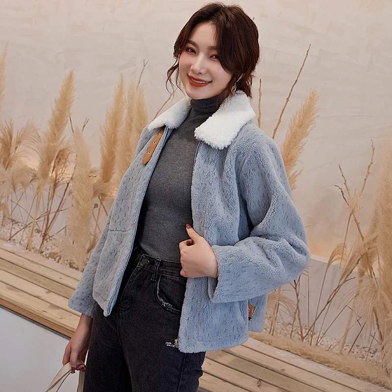 19 autumn and winter new grain velvet coat female zipper lapel loose solid color casual short sheep shearing jacket
19 autumn and winter new grain velvet coat female zipper lapel loose solid color casual short sheep shearing jacket