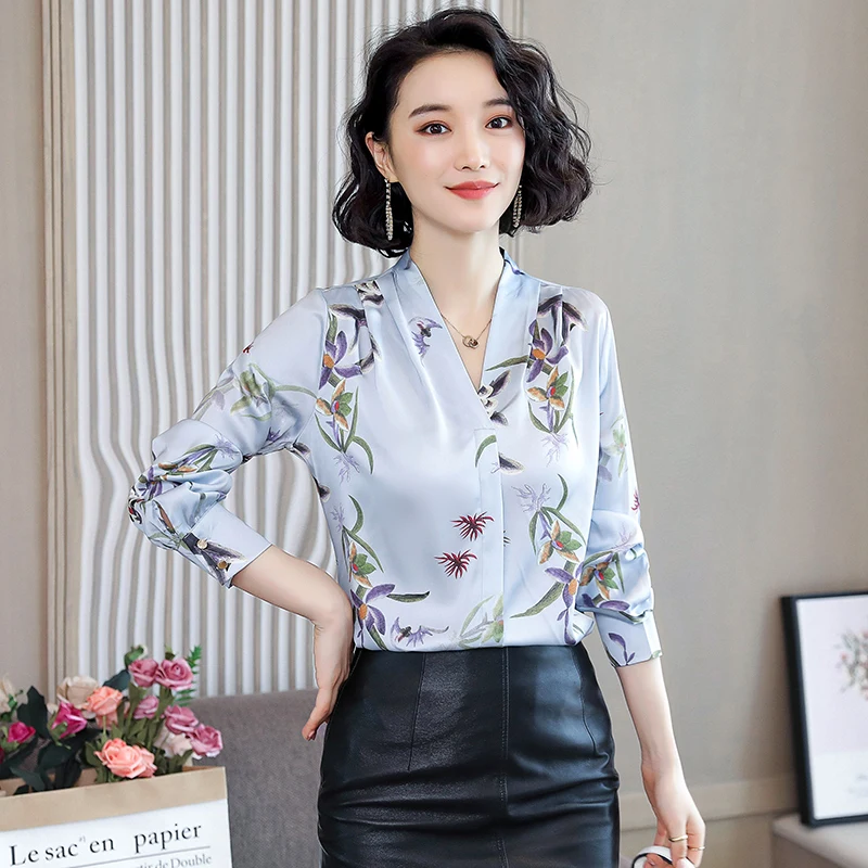 Office ladies professional shirt women 2020 autumn new fashion V-neck printed long-sleeved temperament pullover top 
Office ladies professional shirt women 2020 autumn new fashion V-neck printed long-sleeved temperament pullover top