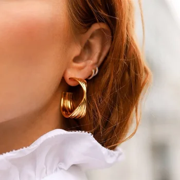 New Design Large Small Size Gold Plated Taxture Wave Hoop Earrings For Women Minimalist Bow Shape CC Gold Earrings
New Design Large Small Size Gold Plated Taxture Wave Hoop Earrings For Women Minimalist Bow Shape CC Gold Earrings