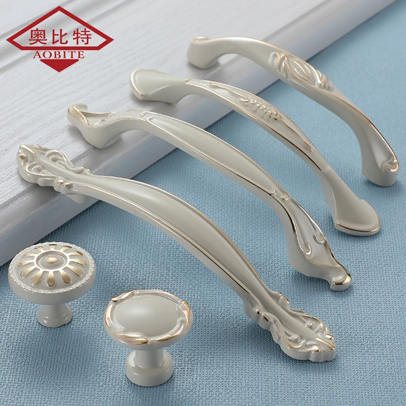AOBT Ivory white handle cabinet door cabinet small handle modern minimalist European style handle drawer surface mounted handle
AOBT Ivory white handle cabinet door cabinet small handle modern minimalist European style handle drawer surface mounted handle