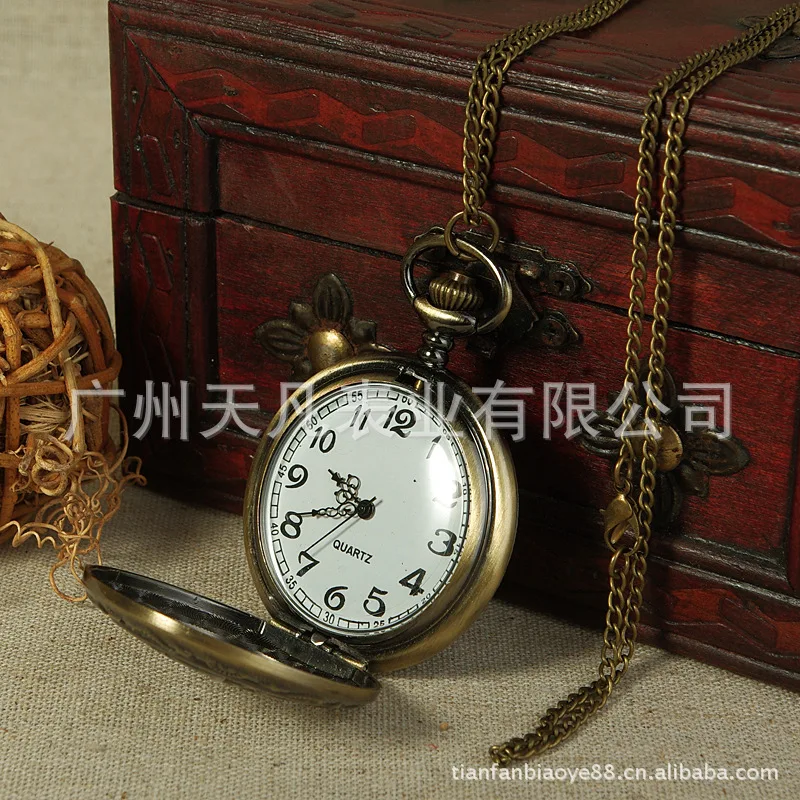Korean Wave Bronze Vintage Pocket Watch Large Size shi shang xing Star Decorative Necklace with Numbers Unisex Quartz Pocket Wat
Korean Wave Bronze Vintage Pocket Watch Large Size shi shang xing Star Decorative Necklace with Numbers Unisex Quartz Pocket Wat