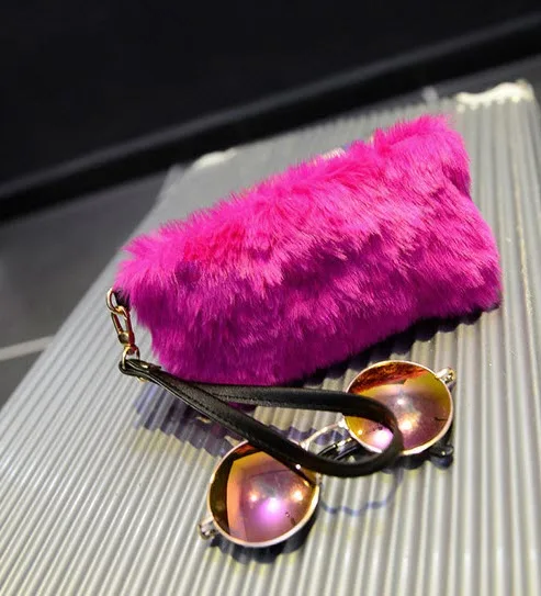 Fashionable womens handbag Plushed and soft material Large capacity storage bag
Fashionable womens handbag Plushed and soft material Large capacity storage bag