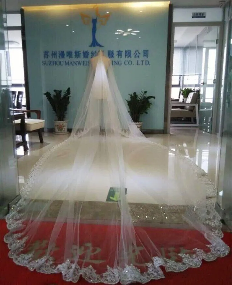 Gleaming Bridal Veils Crystals Beaded Appliques Lace Edge White One Layer with Comb Attached Custom Made Long 4M Wedding Veils
Gleaming Bridal Veils Crystals Beaded Appliques Lace Edge White One Layer with Comb Attached Custom Made Long 4M Wedding Veils
