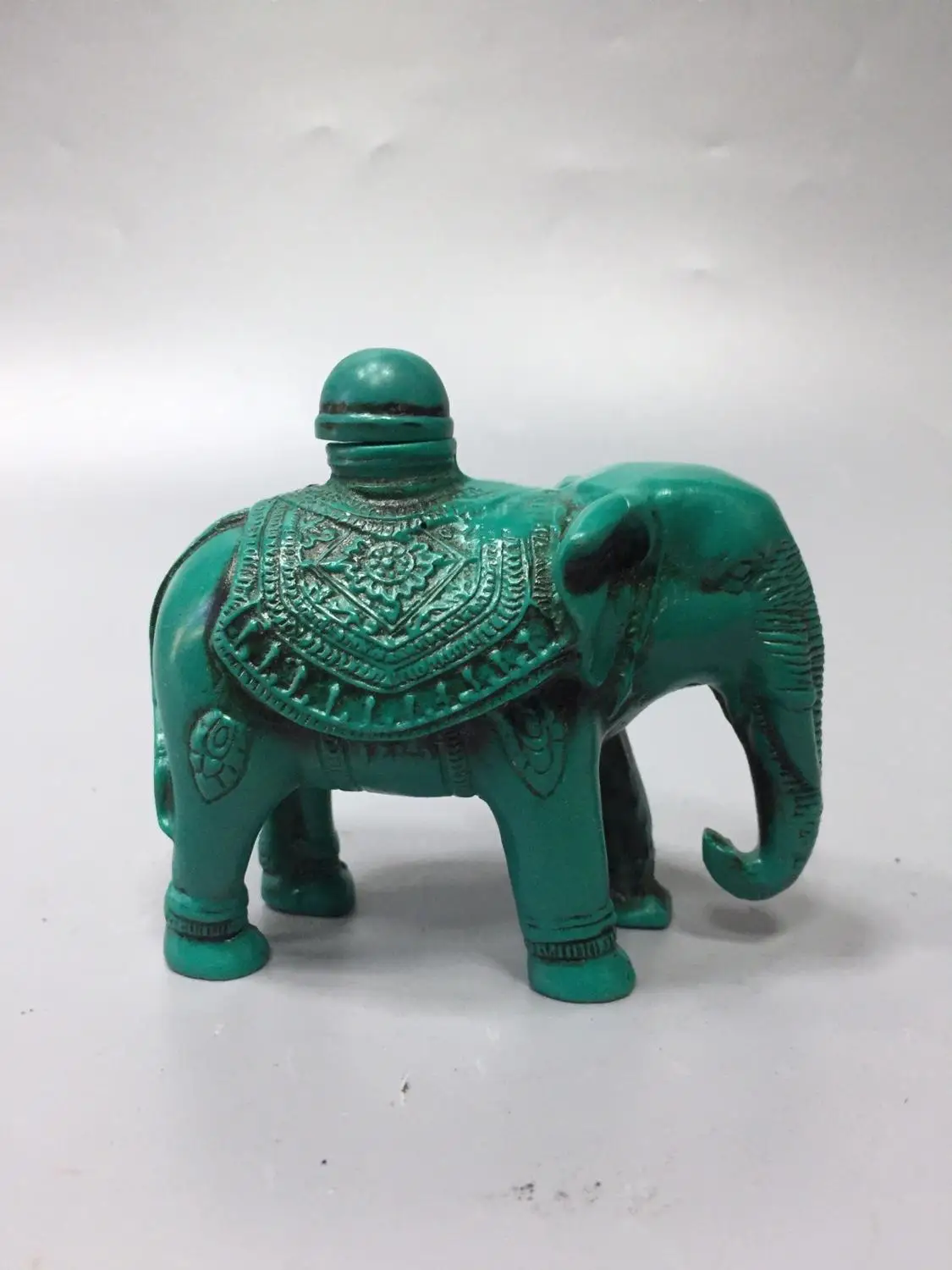 Китайские старые Пекинские товары бирюзовая резьба слон табак бутылка|Статуи и