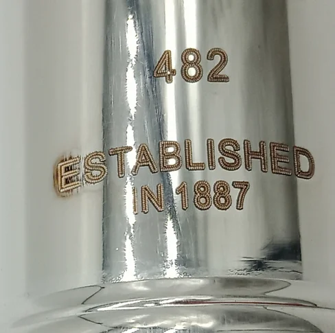 Бесплатная доставка Флейта 482 Посеребренная профессиональная флейта инструмент промежуточные студенческие флейты C ногой 16 закрытых отверстий E Key
Бесплатная доставка Флейта 482 Посеребренная профессиональная флейта инструмент промежуточные студенческие флейты C ногой 16 закрытых отверстий E Key