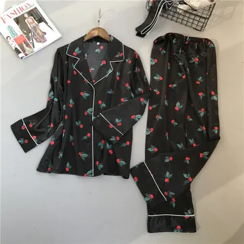 Spring and Summer new long-sleeved lapel home suit women's ice silk printed pajamas home Korean style
Spring and Summer new long-sleeved lapel home suit women's ice silk printed pajamas home Korean style