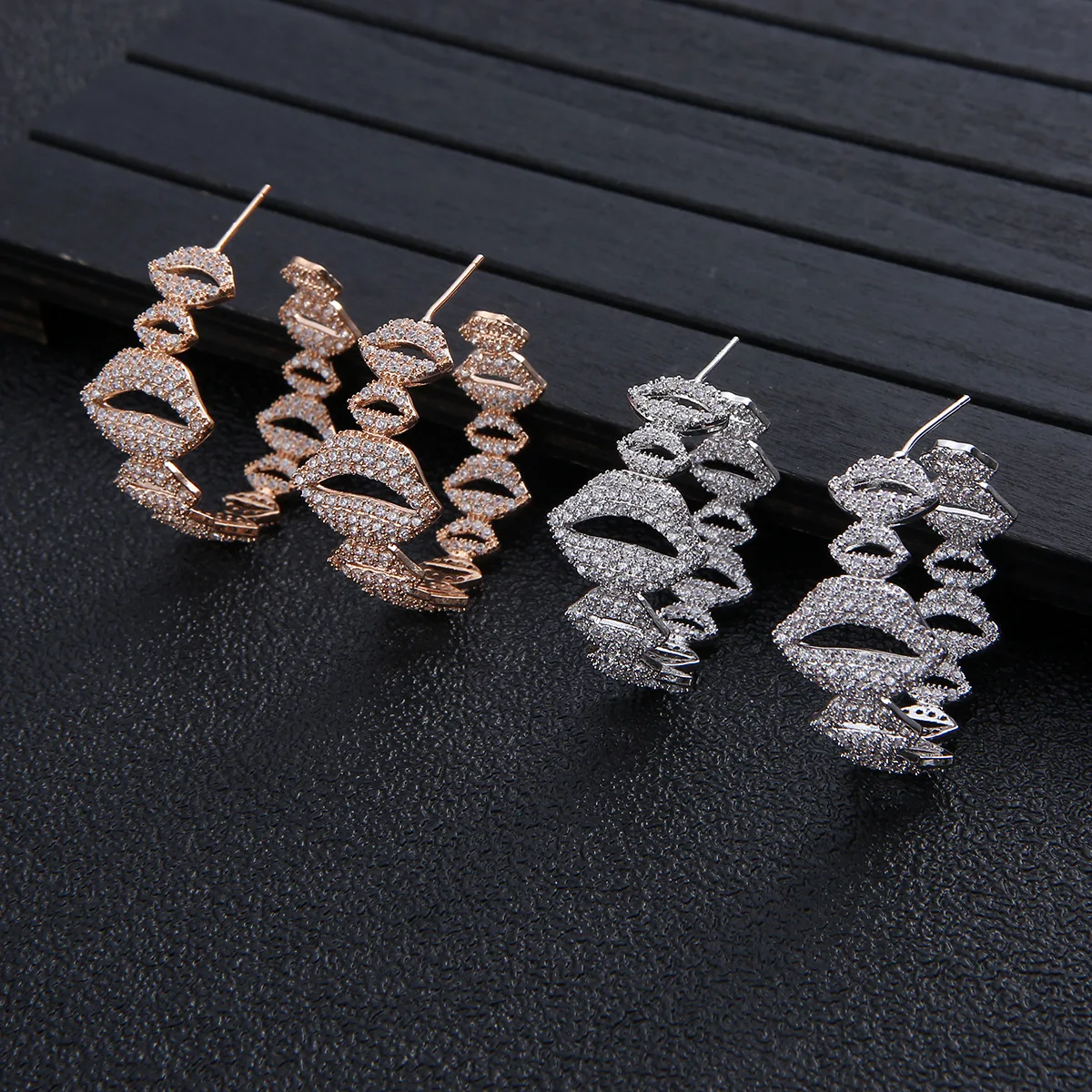 EYER trendy Geometric water drop Earrings For Women Accessories Full Cubic Zirconia Earrings Jewelry pendientes mujer moda
EYER trendy Geometric water drop Earrings For Women Accessories Full Cubic Zirconia Earrings Jewelry pendientes mujer moda