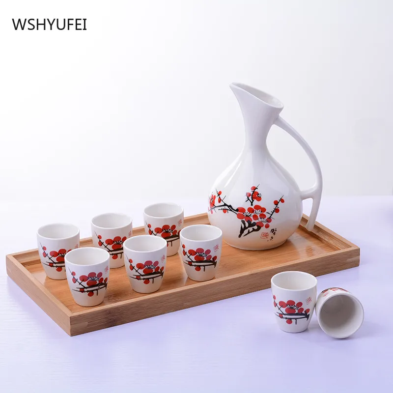 Exquisite wine utensils, creative high-end antique Longquan celadon jug, ceramic small wine glass, drinking fountain decoration
Exquisite wine utensils, creative high-end antique Longquan celadon jug, ceramic small wine glass, drinking fountain decoration
