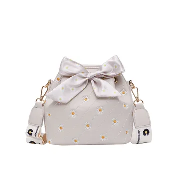 Simple Shoulder Bag Female 2020 Summer Popular New Fashion Women Bucket Bag Western Style Silk Scarf Messenger Bag
Simple Shoulder Bag Female 2020 Summer Popular New Fashion Women Bucket Bag Western Style Silk Scarf Messenger Bag