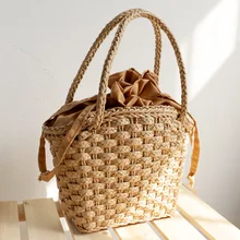 Summer Beach Handbag Drawstring Bag Summer Girl Gift Bag Shoulder Bag New Style Ladies Handmade Straw Woven Bag Top Handle Bags 
Summer Beach Handbag Drawstring Bag Summer Girl Gift Bag Shoulder Bag New Style Ladies Handmade Straw Woven Bag Top Handle Bags