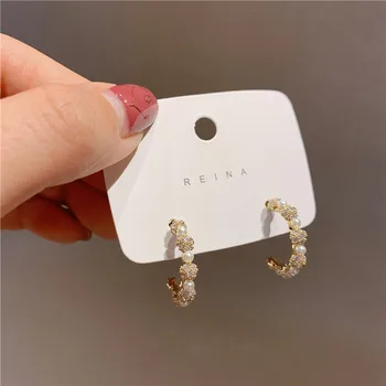 Korea Style Simple Girl Zircon Imitation Pearl C Type Geometric Circle Hoop Earrings for Women Fashion Jewelry Accessories
Korea Style Simple Girl Zircon Imitation Pearl C Type Geometric Circle Hoop Earrings for Women Fashion Jewelry Accessories