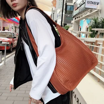Large Bag Women Soft PU Leather Shoulder Bag Tote Pleated Fashion Designer Female Bolsa Hobos Bolso Grande Mujer
Large Bag Women Soft PU Leather Shoulder Bag Tote Pleated Fashion Designer Female Bolsa Hobos Bolso Grande Mujer