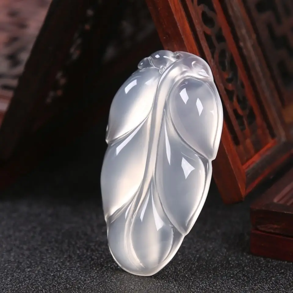 Natural Agate Ice Chalcedony Gold Branches and Leaves Pendant Women's Fashion Versatile Necklace Pendant
Natural Agate Ice Chalcedony Gold Branches and Leaves Pendant Women's Fashion Versatile Necklace Pendant