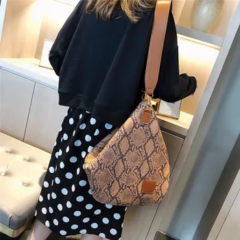 Women's bag leather dumplings package snake stripes diagonal big bag fashion shoulder bag 2020 New Сумка через плечо
Women's bag leather dumplings package snake stripes diagonal big bag fashion shoulder bag 2020 New Сумка через плечо