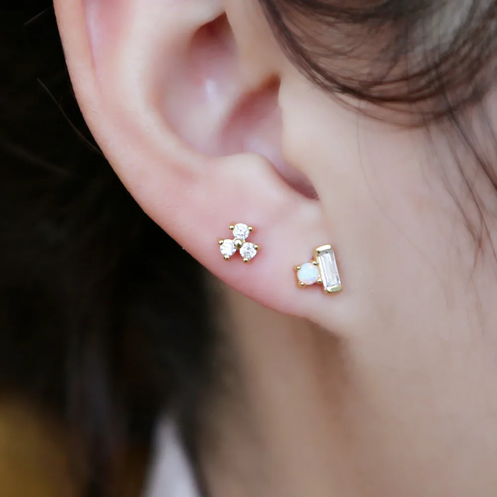 2019 three stone white sparking AAA+ cubic zirconia second piercing girl women simple classic minimal stud earring cz jewelry
2019 three stone white sparking AAA+ cubic zirconia second piercing girl women simple classic minimal stud earring cz jewelry