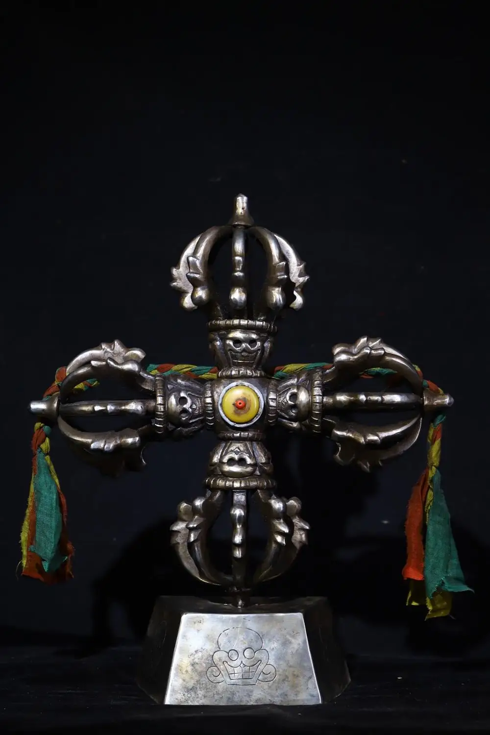19" Tibet Buddhism Temple Tiantie mosaic gem Skull statue Eight-stranded cross vajra Phurba Dagger Holder Skull base
19" Tibet Buddhism Temple Tiantie mosaic gem Skull statue Eight-stranded cross vajra Phurba Dagger Holder Skull base
