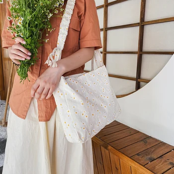Women Canvas Shoulder Bag Classic Texture Delicate Design Chic Simple Flower Daisy Girl Big Capacity Crossbody Pouch
Women Canvas Shoulder Bag Classic Texture Delicate Design Chic Simple Flower Daisy Girl Big Capacity Crossbody Pouch