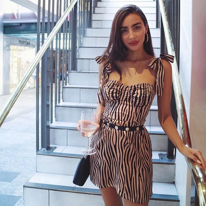SCK sleeveless V-neck sexy mini dress spring summer stripe women Club party temperament outfits streetwear 2020 New
SCK sleeveless V-neck sexy mini dress spring summer stripe women Club party temperament outfits streetwear 2020 New
