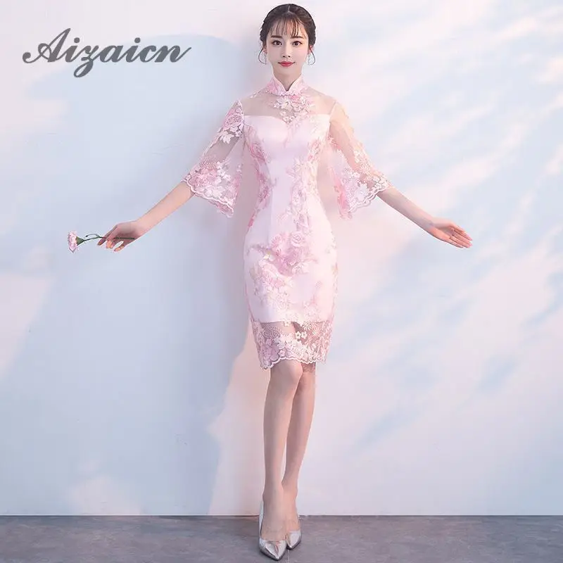 Pink Lace Qipao Chinese Traditional Wedding Dress Mini Cheongsam Modern Elegant Dress Women Evening Party Package Buttocks Dress
Pink Lace Qipao Chinese Traditional Wedding Dress Mini Cheongsam Modern Elegant Dress Women Evening Party Package Buttocks Dress