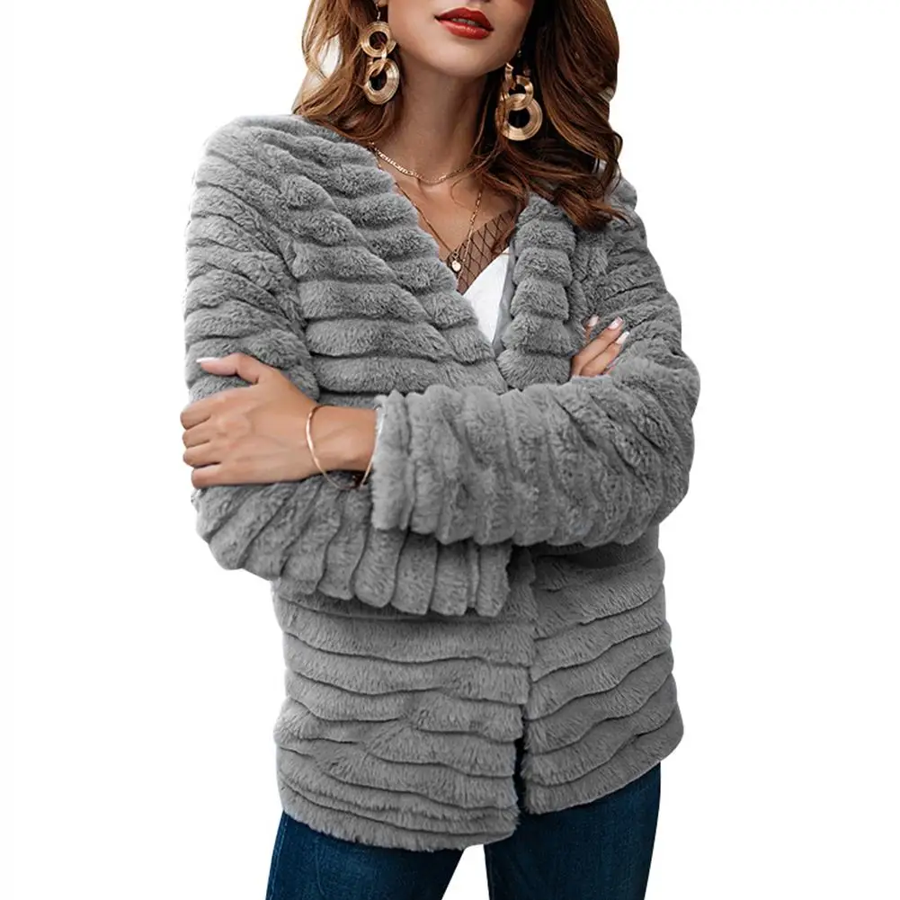 DSstyles New Style Imitation Rabbit Fur Coats Women V-Neck Long-Sleeved Artificial Rabbit Hair Coat for Winter Casual Dating
DSstyles New Style Imitation Rabbit Fur Coats Women V-Neck Long-Sleeved Artificial Rabbit Hair Coat for Winter Casual Dating