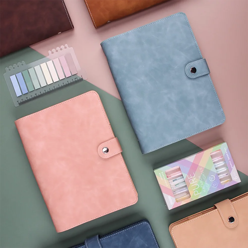 A6 Цвет кожа кнопки безбумажного ноутбука линии, несброшюрованный, 6 отверстия связующего индекс сепаратор блокнот со страницами офисный Органайзер сумка для журналов
A6 Цвет кожа кнопки безбумажного ноутбука линии, несброшюрованный, 6 отверстия связующего индекс сепаратор блокнот со страницами офисный Органайзер сумка для журналов