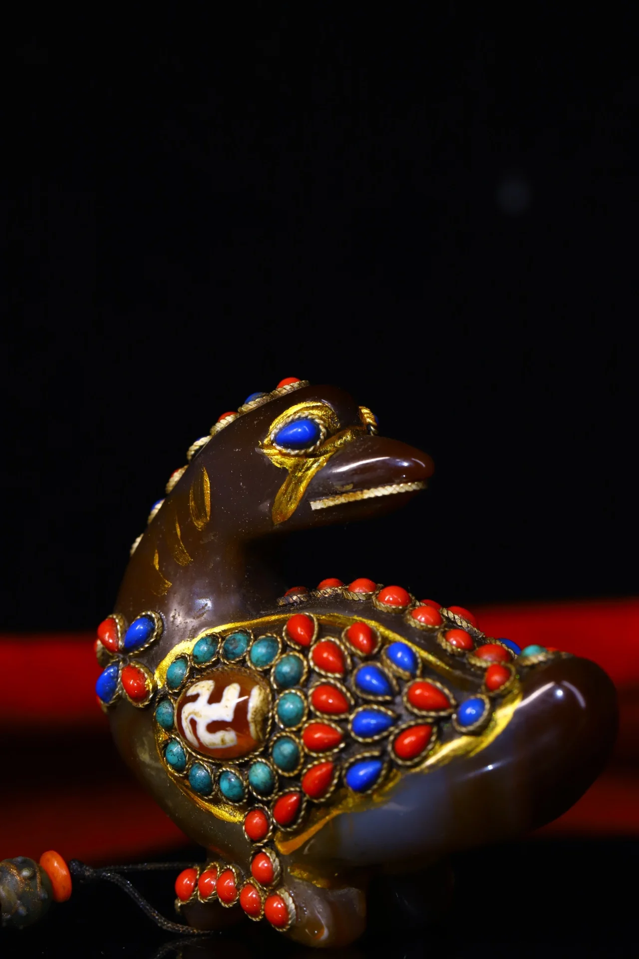 3"Tibet Temple Collection Old Natural agate Filigree mosaic Gem Dzi Bead Goose swan statue Pendant Amulet Town House Exorcism
3"Tibet Temple Collection Old Natural agate Filigree mosaic Gem Dzi Bead Goose swan statue Pendant Amulet Town House Exorcism