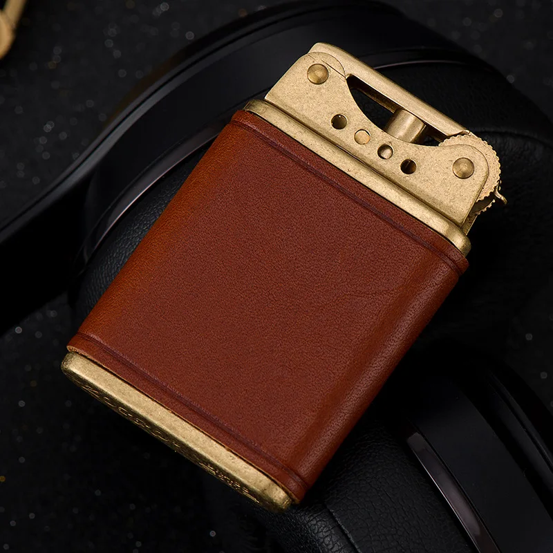 Handmade Leather Sewing Vintage Classic Grinding Wheel Open Flame Windproof Cigarette Kerosene Cigar Lighter Gadgets for Men 
Handmade Leather Sewing Vintage Classic Grinding Wheel Open Flame Windproof Cigarette Kerosene Cigar Lighter Gadgets for Men
