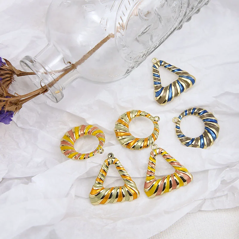 Min order 20pcs/lot alloy drop oil color screw thread geometry triangle/rounds shape floating locket charms diy jewelry making
Min order 20pcs/lot alloy drop oil color screw thread geometry triangle/rounds shape floating locket charms diy jewelry making
