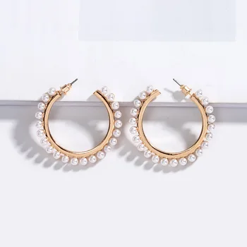 2020 New Trendy Gold Metal CC Pearl Beads Wedding Minimalist Geo Piercing Hoop Earrings Fashion Korean Party Jewelry Bijoux
2020 New Trendy Gold Metal CC Pearl Beads Wedding Minimalist Geo Piercing Hoop Earrings Fashion Korean Party Jewelry Bijoux
