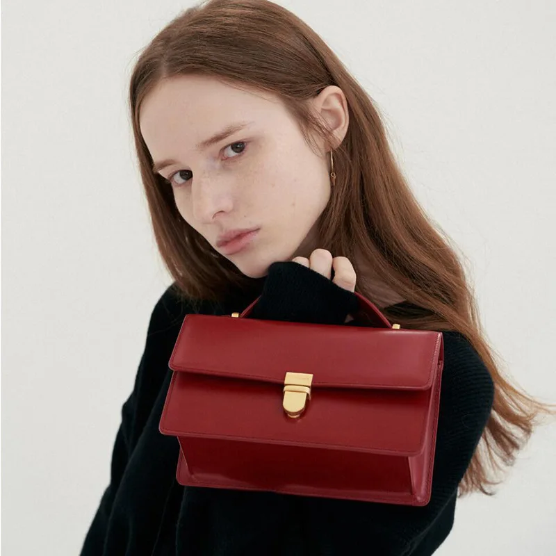 Bag female 2020 small square European and American niche design bag portable simple wild one-shoulder crocodile pattern new bag
Bag female 2020 small square European and American niche design bag portable simple wild one-shoulder crocodile pattern new bag