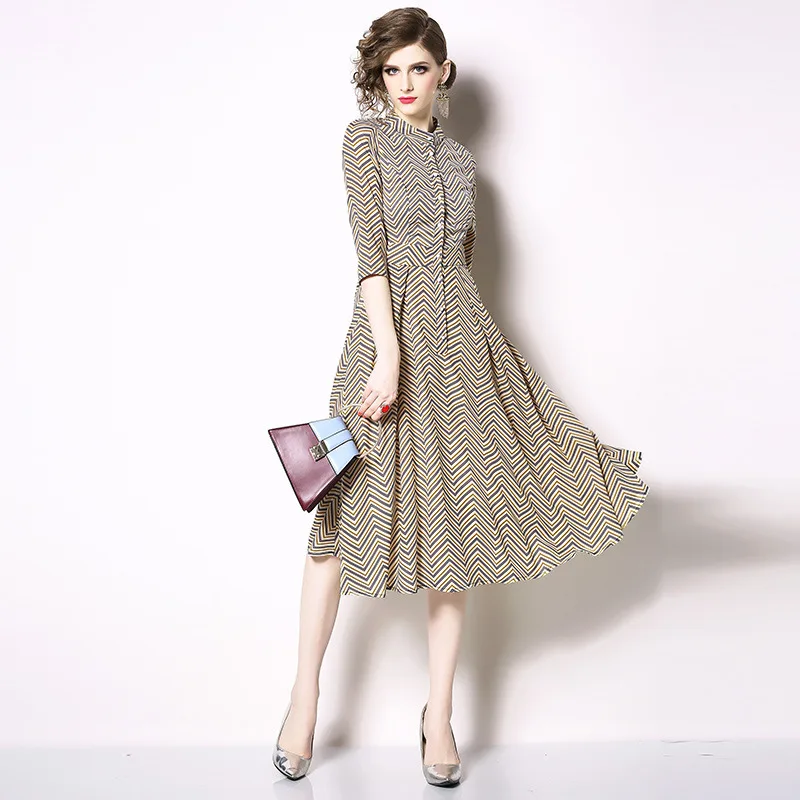 Photo Shoot Ozhouzhan Spring And Summer New Style Wavy Stripes Floral Printed Dress Slim Fit Mid-length Dress
Photo Shoot Ozhouzhan Spring And Summer New Style Wavy Stripes Floral Printed Dress Slim Fit Mid-length Dress