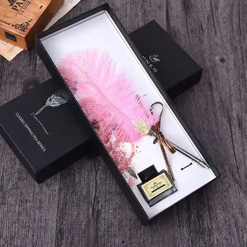 1Set Vintage Handmade Ostrich Feather Quill Dip Fountain Pen with Ink Set English Calligraphy Writing Stationery Wedding Gift
1Set Vintage Handmade Ostrich Feather Quill Dip Fountain Pen with Ink Set English Calligraphy Writing Stationery Wedding Gift