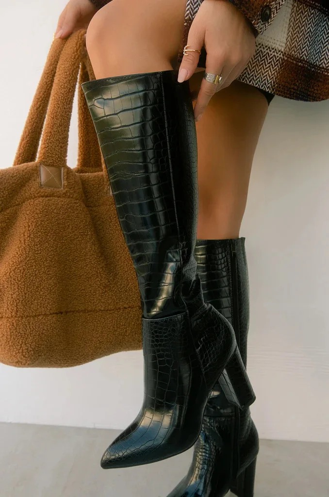 Black Pointed Stone Pattern Thick Heel Women's Knee-length Sexy Straight Boots New Style Sexy Women's Boots for Autumn and Winte
Black Pointed Stone Pattern Thick Heel Women's Knee-length Sexy Straight Boots New Style Sexy Women's Boots for Autumn and Winte