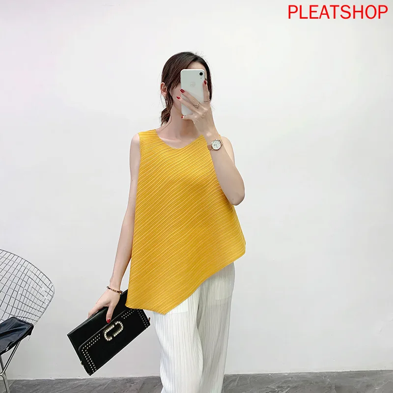 Miyake Fold Irregular Sleeveless T-shirt for Women, Niche Loose Wild Vest, Pleats Tops, Summer, New,
Miyake Fold Irregular Sleeveless T-shirt for Women, Niche Loose Wild Vest, Pleats Tops, Summer, New,