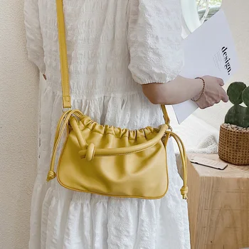 Women Cloud Bags Solid Color Small Pu Leather Shoulder Bag For Female 2020 Summer Luxury Fashion Handbags Sweet Totes
Women Cloud Bags Solid Color Small Pu Leather Shoulder Bag For Female 2020 Summer Luxury Fashion Handbags Sweet Totes