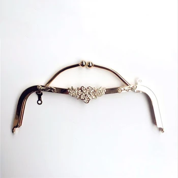 23cm big size women DIY bag making metal clasp purse frame with kiss buckle handle floral diamond decoration 10pcs/lot
23cm big size women DIY bag making metal clasp purse frame with kiss buckle handle floral diamond decoration 10pcs/lot
