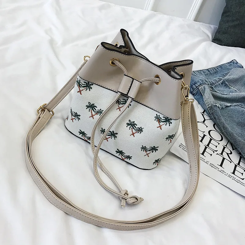 Embroidered Pull-belt Bucket Bag Women's 2020 New Style Versitile Fashion MORI Series Bag Shoulder Oblique Bag
Embroidered Pull-belt Bucket Bag Women's 2020 New Style Versitile Fashion MORI Series Bag Shoulder Oblique Bag